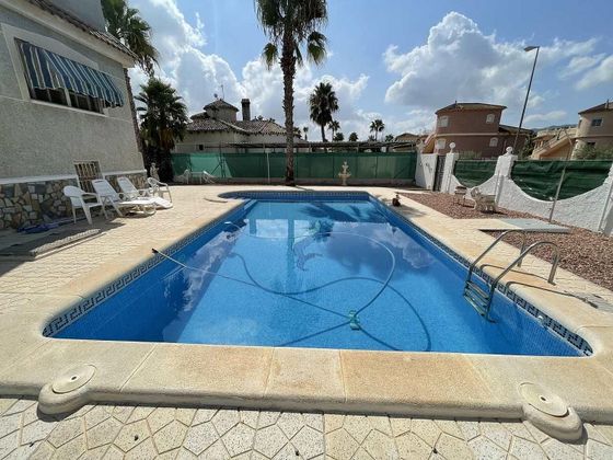 Foto 2 de Venta de casa en Benferri de 4 habitaciones con terraza y piscina