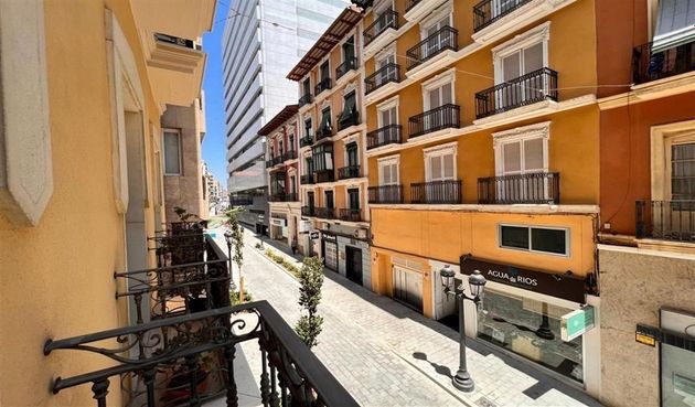 Foto 1 de Pis en venda a Centro - Alicante de 3 habitacions amb terrassa i garatge