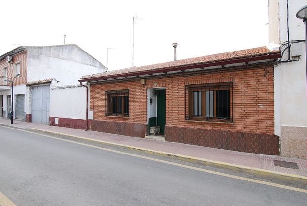 Foto 1 de Casa en venta en San Martín de la Vega de 2 habitaciones con piscina y jardín