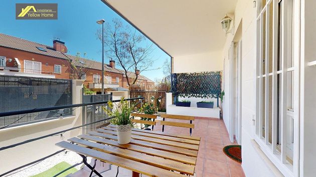 Foto 2 de Casa adossada en venda a Hispanoamérica - Comunidades de 3 habitacions amb terrassa i piscina