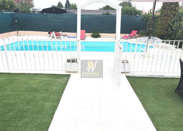 Foto 1 de Venta de chalet en Aldea del Fresno de 3 habitaciones con terraza y piscina