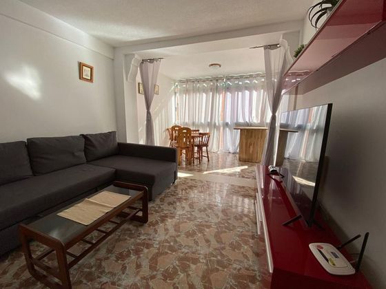Foto 2 de Piso en alquiler en avenida Vicente Blasco Ibáñez de 2 habitaciones con muebles y ascensor