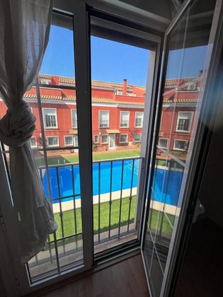 Foto 2 de Casa adossada en venda a calle Tarragona de 4 habitacions amb terrassa i piscina