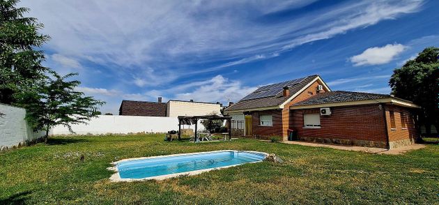 Foto 1 de Xalet en venda a Eurovillas de 4 habitacions amb piscina i jardí
