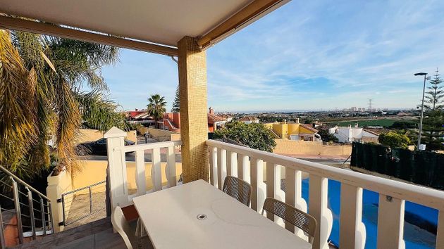 Foto 1 de Alquiler de chalet en Villafranqueza de 3 habitaciones con terraza y piscina