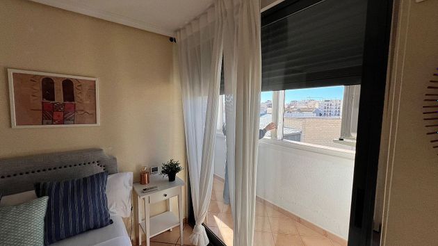 Foto 1 de Dúplex en alquiler en calle De València de 3 habitaciones con terraza y garaje
