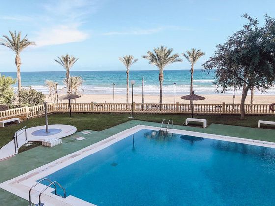 Foto 1 de Piso en alquiler en Playa Mucha Vista de 2 habitaciones con terraza y piscina