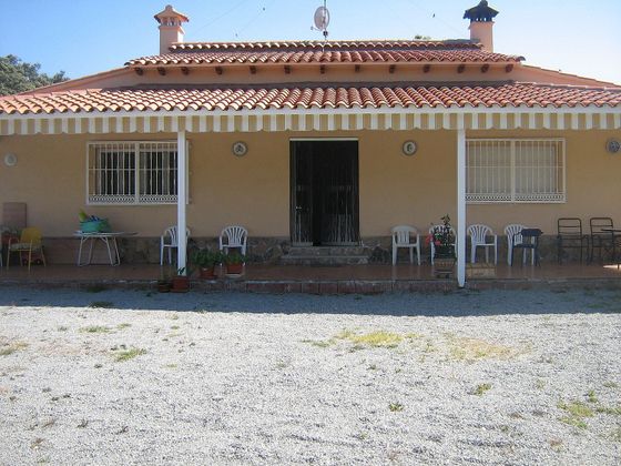 Foto 1 de Chalet en venta en Belvís de Monroy de 3 habitaciones con terraza y jardín