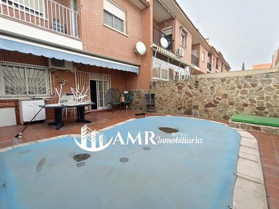 Foto 1 de Casa en venta en Numancia de la Sagra de 4 habitaciones con piscina y jardín