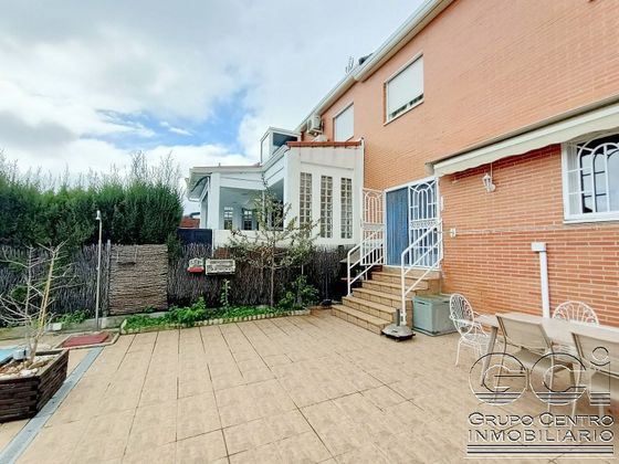 Foto 2 de Casa en venda a Hispanoamérica - Comunidades de 4 habitacions amb terrassa i piscina