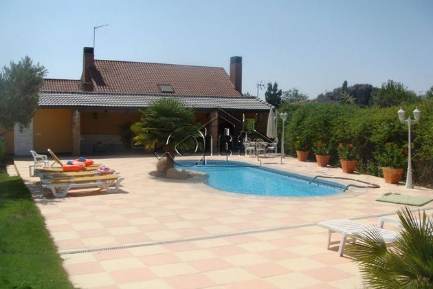 Foto 1 de Xalet en venda a Eurovillas de 8 habitacions amb terrassa i piscina