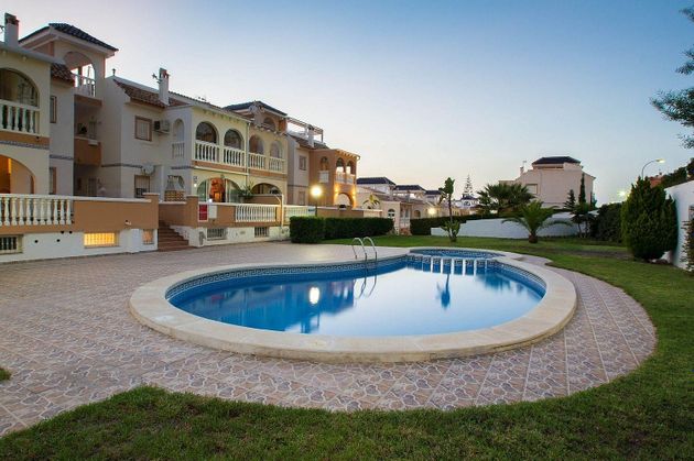 Foto 1 de Casa en venda a calle Cibeles de 2 habitacions amb terrassa i piscina