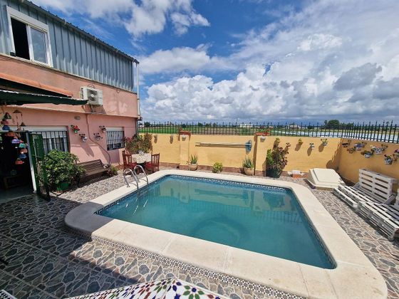 Foto 1 de Chalet en venta en San Fulgencio de 5 habitaciones con terraza y piscina
