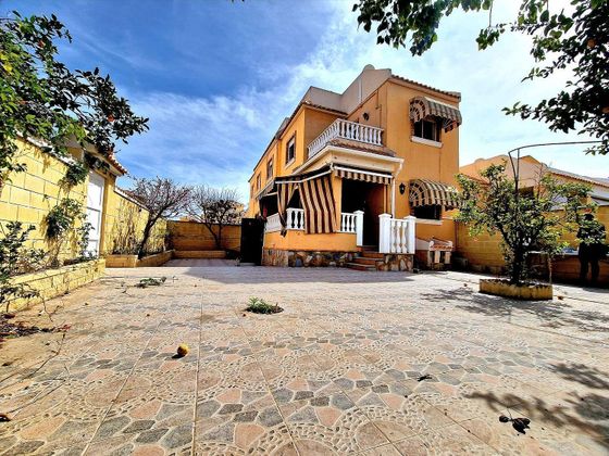 Foto 2 de Casa adossada en venda a Ciudad Quesada de 3 habitacions amb terrassa i piscina