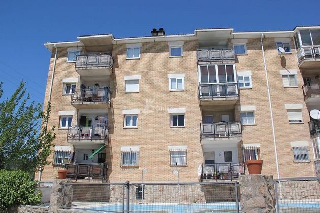 Foto 2 de Venta de piso en Guadarrama de 3 habitaciones con terraza y piscina