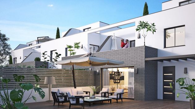 Foto 1 de Casa adossada en venda a calle Denébola de 3 habitacions amb terrassa i jardí