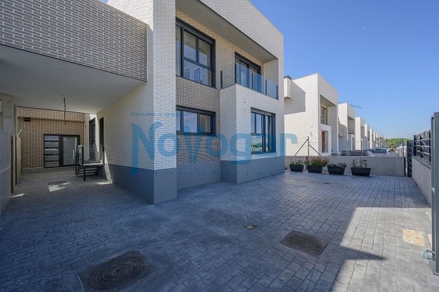 Foto 2 de Venta de casa en urbanización Monte de la Villa M de 5 habitaciones con terraza y piscina
