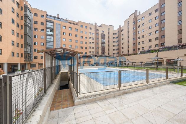 Foto 2 de Pis en venda a Simancas de 4 habitacions amb terrassa i piscina