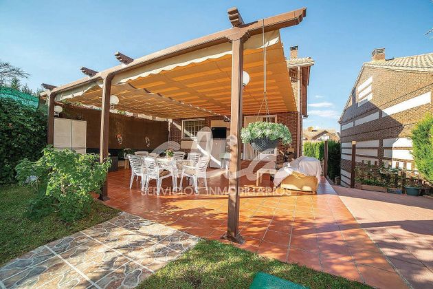 Foto 1 de Casa en venda a Torrecastillo de 4 habitacions amb piscina i garatge