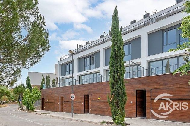 Foto 1 de Venta de casa adosada en Nuevo Aranjuez de 4 habitaciones con terraza y piscina
