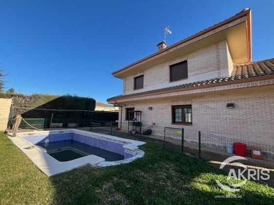 Foto 2 de Chalet en venta en Uceda de 5 habitaciones con terraza y piscina