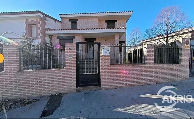 Foto 2 de Casa en venta en Torrelaguna de 4 habitaciones con terraza y garaje