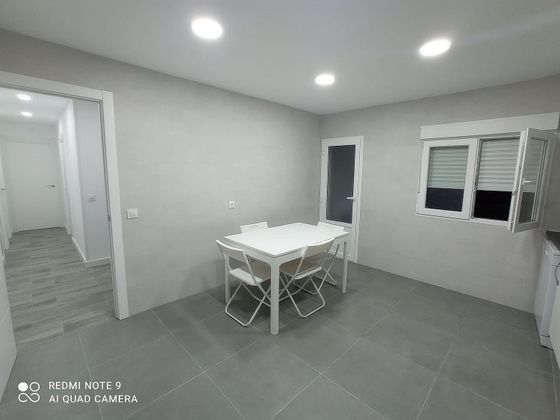 Foto 2 de Pis en lloguer a calle De Fidel Borrajo de 3 habitacions amb terrassa i mobles