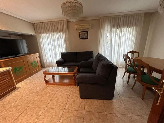 Foto 2 de Alquiler de piso en calle Asturias de 3 habitaciones con terraza y muebles