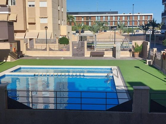 Foto 1 de Casa adossada en venda a Nou Altabix de 4 habitacions amb terrassa i piscina