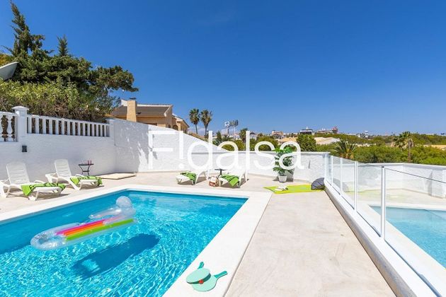 Foto 2 de Xalet en venda a Playa Flamenca - Punta Prima de 4 habitacions amb terrassa i piscina