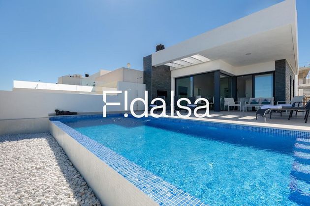 Foto 2 de Xalet en venda a avenida Del Recorral de 3 habitacions amb terrassa i piscina