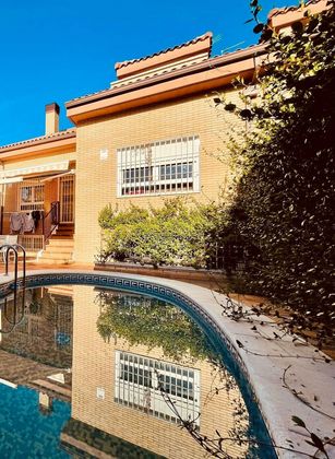 Foto 1 de Casa en venda a Valdepelayo - Montepinos - Arroyo Culebro de 4 habitacions amb terrassa i piscina