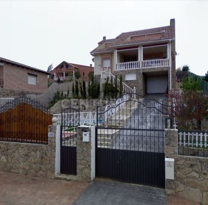 Foto 1 de Casa en venda a avenida Río Henares de 4 habitacions amb piscina