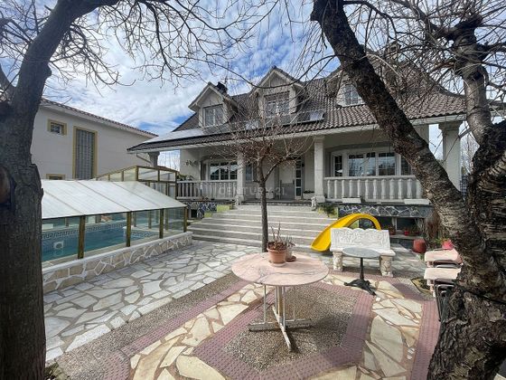 Foto 1 de Casa en venda a Torrejón del Rey de 5 habitacions amb terrassa i piscina