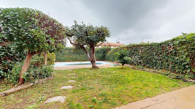 Foto 1 de Casa en venda a Val de 6 habitacions amb piscina i jardí
