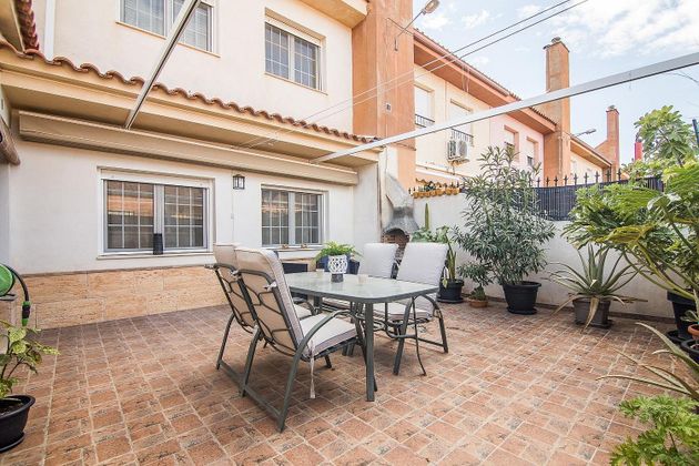 Foto 1 de Casa en venda a calle Santiago Apóstol de 4 habitacions amb terrassa i garatge