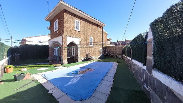 Foto 1 de Chalet en venta en Camarma de Esteruelas de 3 habitaciones con terraza y piscina