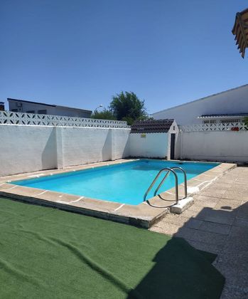 Foto 2 de Venta de chalet en Casarrubios del Monte pueblo de 4 habitaciones con terraza y piscina