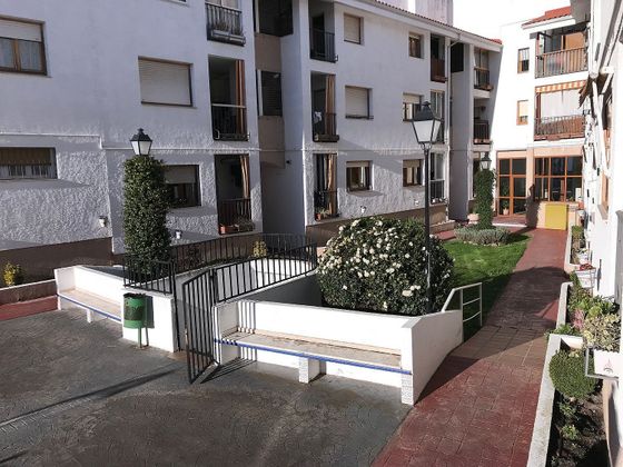 Foto 2 de Piso en venta en Sevilla la Nueva de 2 habitaciones con terraza y piscina