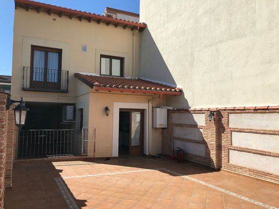 Foto 1 de Casa en venda a Zona Casco Antiguo de 4 habitacions amb garatge i jardí