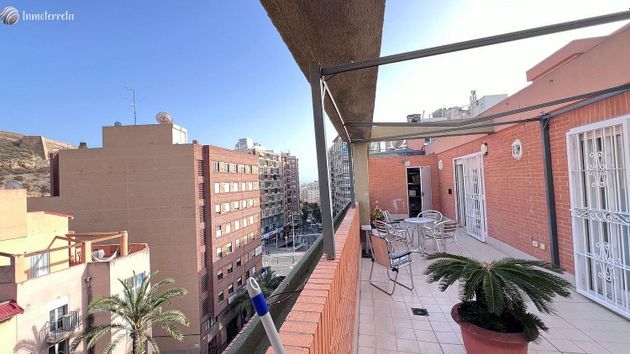 Foto 1 de Àtic en venda a Mercado de 4 habitacions amb terrassa i balcó