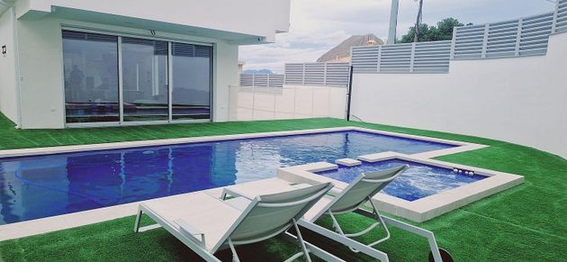 Foto 1 de Chalet en alquiler en Rebolledo de 3 habitaciones con terraza y piscina