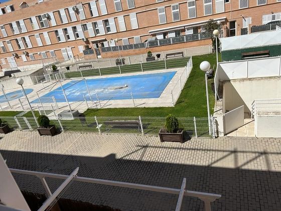 Foto 1 de Pis en lloguer a calle Fernando de Rojas de 3 habitacions amb piscina i garatge