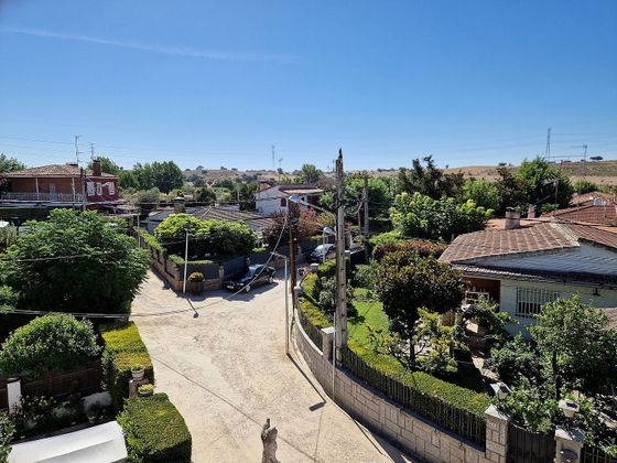 Foto 2 de Casa adossada en venda a calle Jirfa de 3 habitacions amb terrassa i piscina
