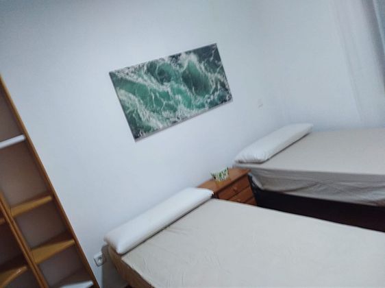 Foto 2 de Piso en alquiler en calle Martires de 2 habitaciones con muebles y calefacción
