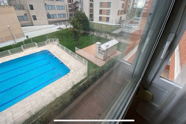 Foto 1 de Alquiler de piso en calle De Julián Camarillo de 1 habitación con piscina y garaje