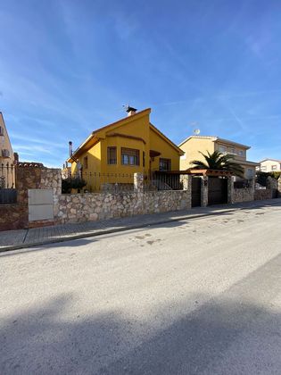 Foto 1 de Casa en venda a Torres de la Alameda de 3 habitacions amb piscina i jardí
