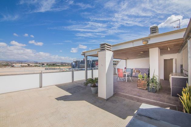 Foto 2 de Ático en venta en El Travaló - Martínez Valero de 3 habitaciones con terraza y piscina