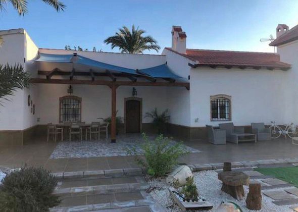 Foto 1 de Casa en venda a Callosa de Segura de 3 habitacions amb terrassa i piscina