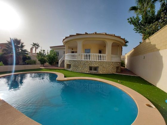 Foto 1 de Casa en venta en El Fondo de les Neus-El Hondon de las Nieves de 5 habitaciones con terraza y piscina